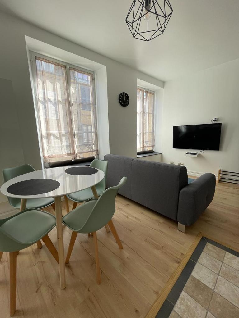 Appartement Le Petit Charcot Charleville-Mézières Exterior foto